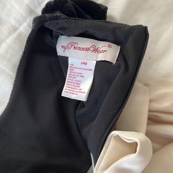 Princess Wear Baby girl holiday dress. Size 24 months - Picture 4 of 6